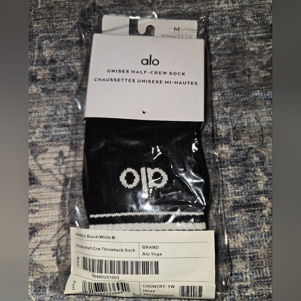 Alo Yoga Unisex Half-Crew Sock Athletic Core: Black/White Medium $34 - Picture 5 of 11